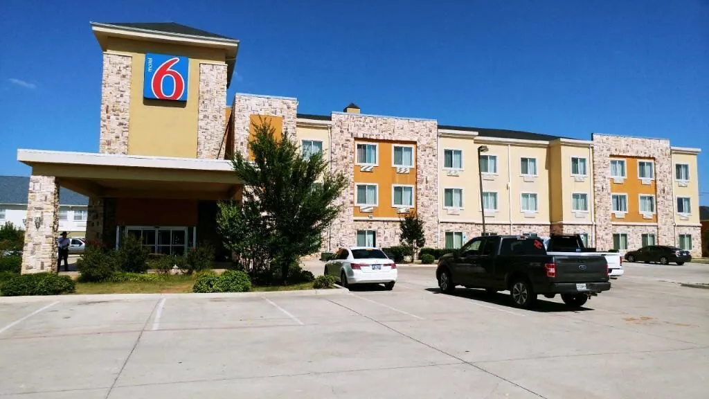 Motel 6 Mineral Wells, TX hotel hero