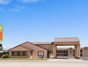 Super 8 by Wyndham Childress hotel detail image 1