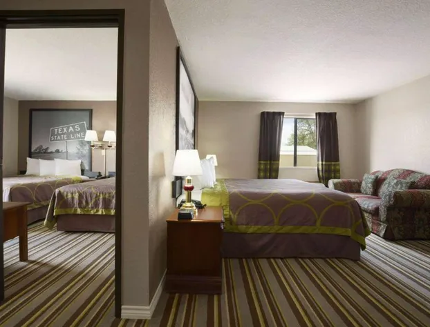 Super 8 by Wyndham Childress hotel detail image 2