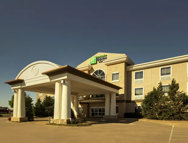 Holiday Inn Express Hotel & Suites Vernon College Area by IHG hotel detail image 1