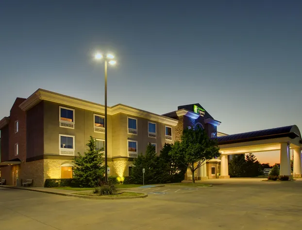Holiday Inn Express Hotel & Suites Vernon College Area by IHG hotel detail image 3