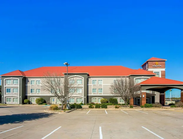 La Quinta Inn & Suites by Wyndham Eastland hotel detail image 1
