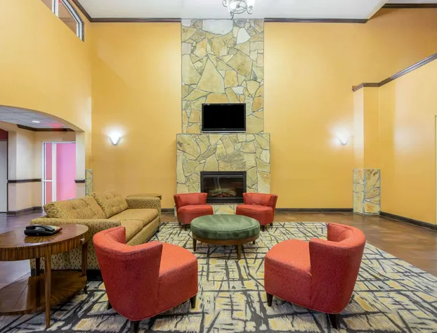 La Quinta Inn & Suites by Wyndham Eastland hotel detail image 4