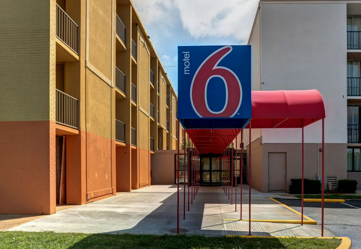 Motel 6 Jackson, TN hotel hero