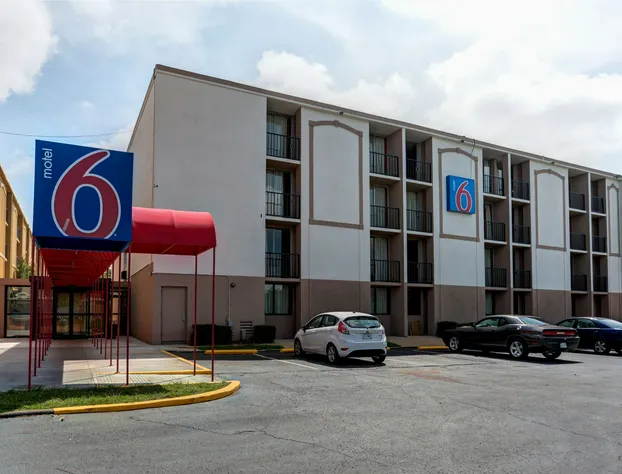 Motel 6 Jackson, TN hotel detail image 3