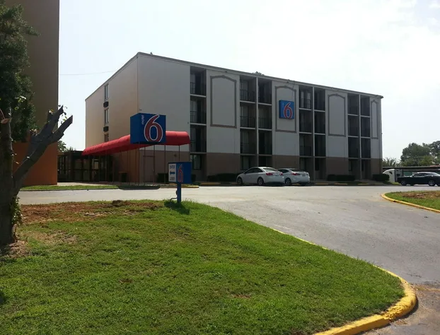 Motel 6 Jackson, TN hotel detail image 4