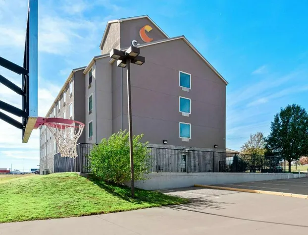 Comfort Inn & Suites hotel detail image 1