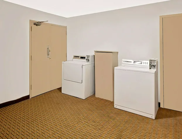 Super 8 by Wyndham Plainview hotel detail image 3