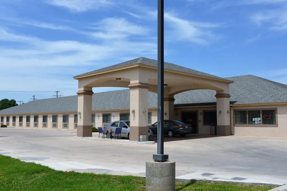 Irish Inn And Suites hotel hero