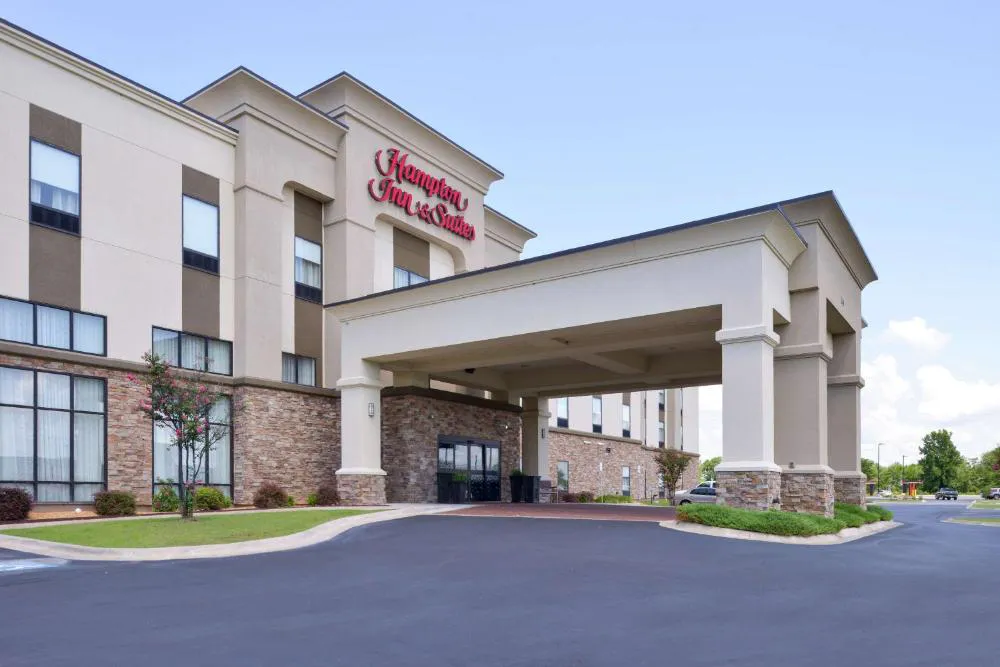 Hampton Inn & Suites by Hilton Lonoke hotel hero