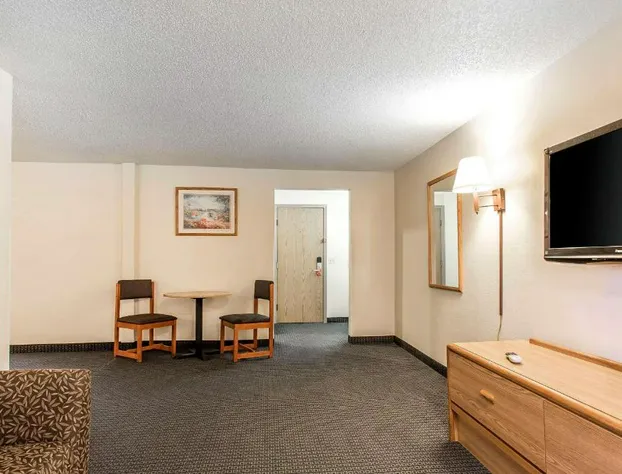 Brentwood Inn Clinton hotel detail image 4