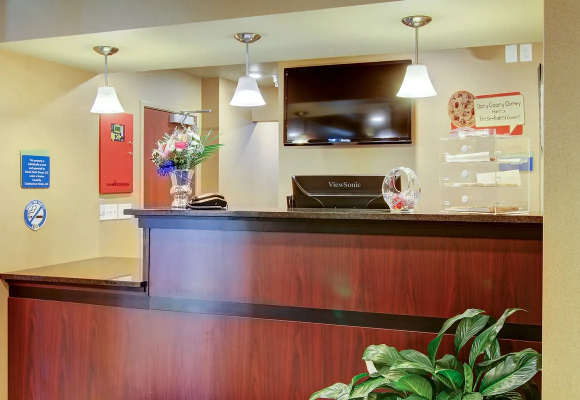 Cobblestone Inn & Suites - Steele hotel hero