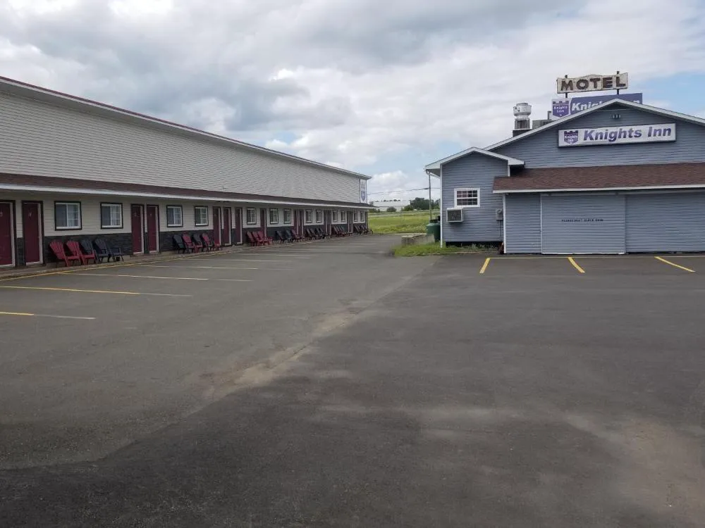 Knights Inn Woodstock hotel hero