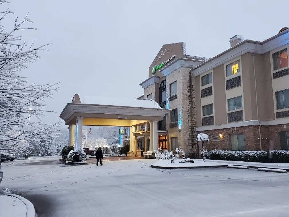 Holiday Inn Express and Suites Henderson by IHG hotel hero