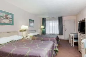 Super 8 by Wyndham Jasper TX hotel detail image 1