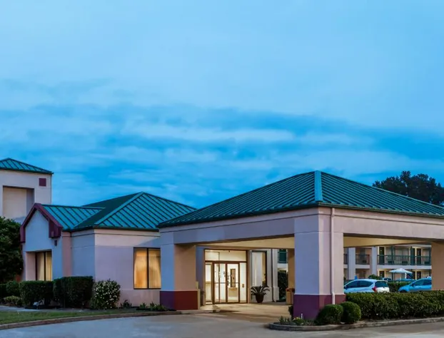 Super 8 by Wyndham Jasper TX hotel detail image 1