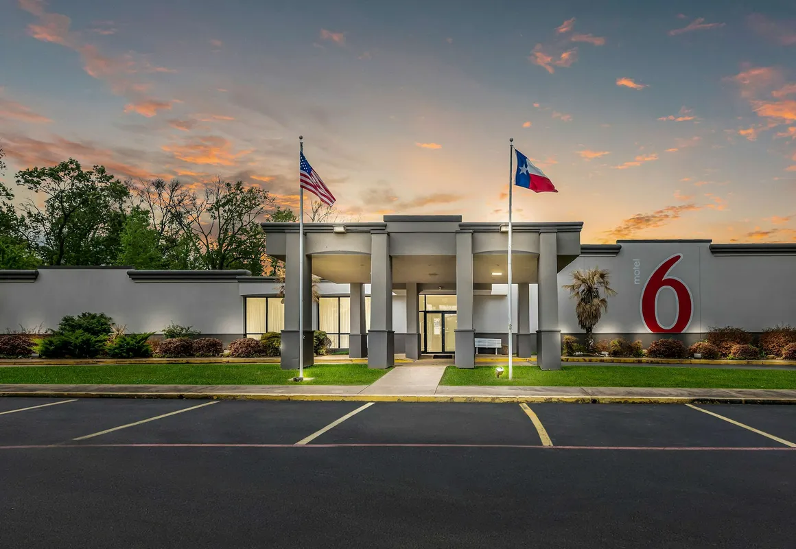 Motel 6 Henderson, TX hotel hero