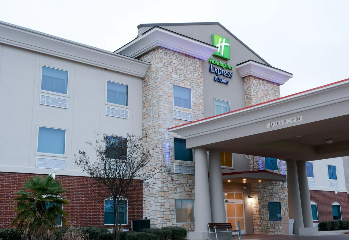 Holiday Inn Express & Suites New Boston by IHG hotel hero