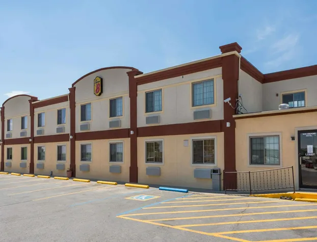 Super 8 by Wyndham Douglas hotel detail image 1