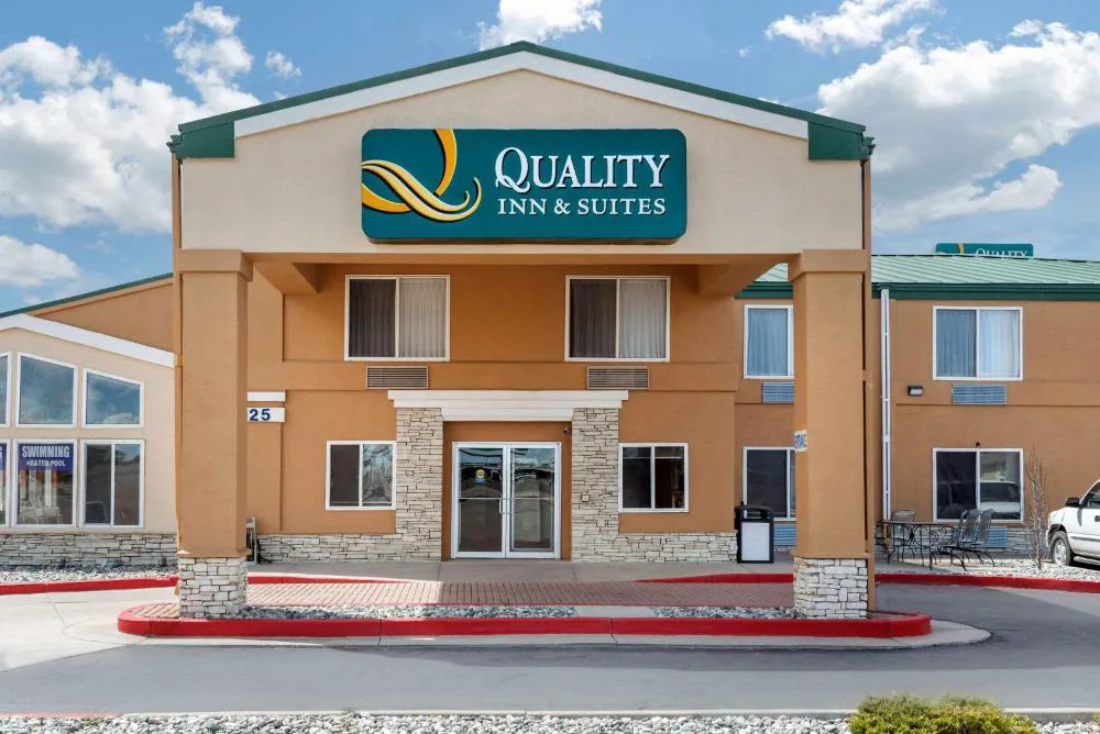 Quality Inn & Suites Limon hotel hero