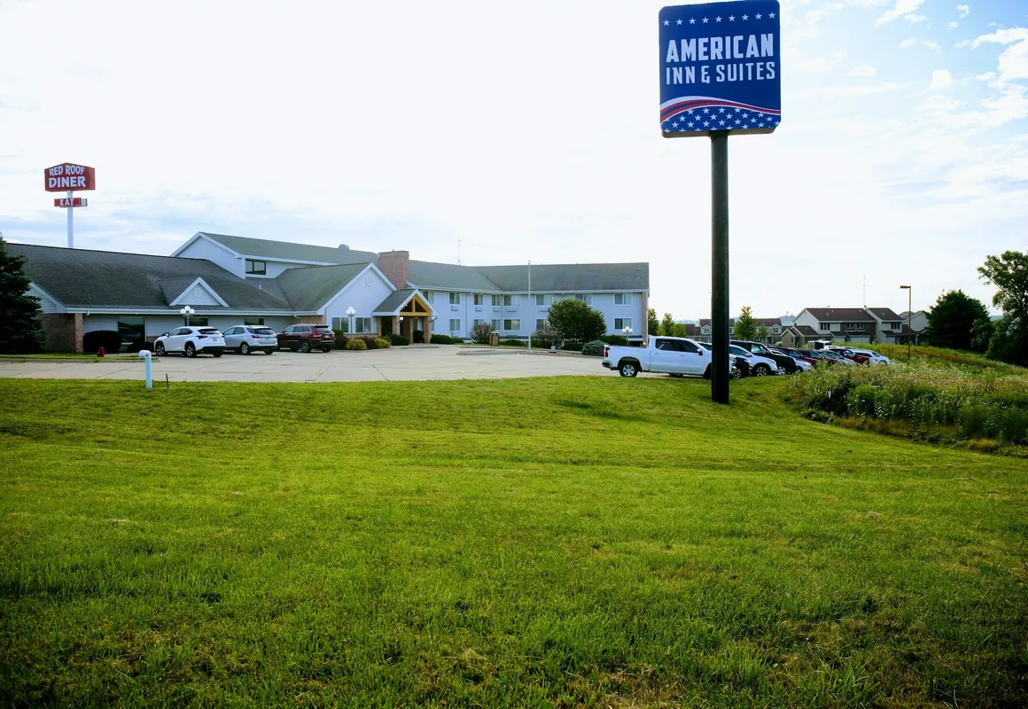 American Inn and Suites hotel hero
