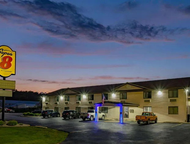 Super 8 by Wyndham Decorah hotel detail image 1