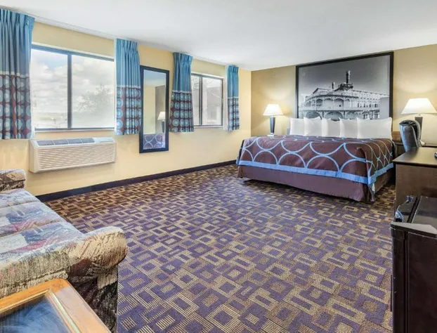 Super 8 by Wyndham Decorah hotel detail image 1
