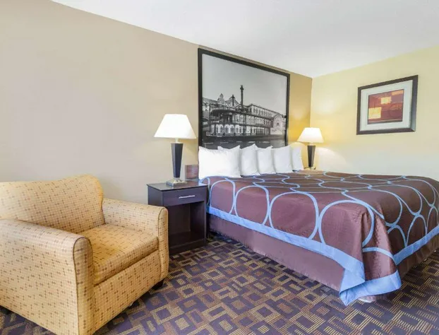 Super 8 by Wyndham Decorah hotel detail image 2