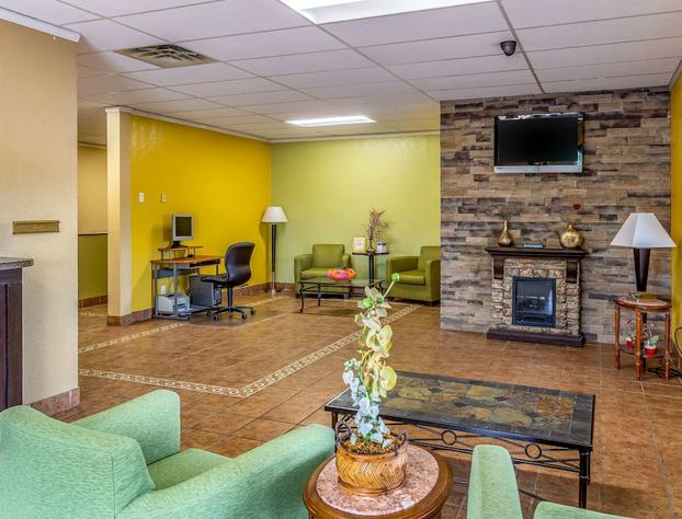 Econo Lodge Inn & Suites Newton hotel detail image 1