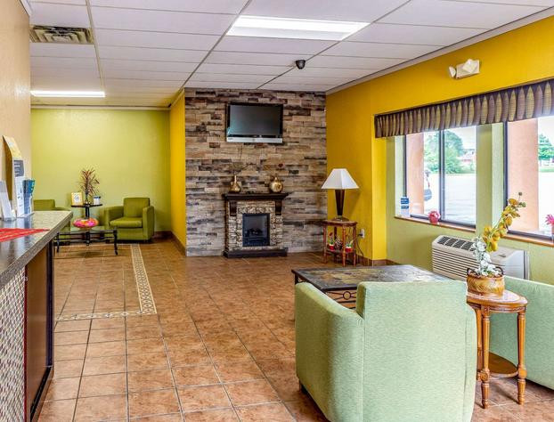 Econo Lodge Inn & Suites Newton hotel detail image 2