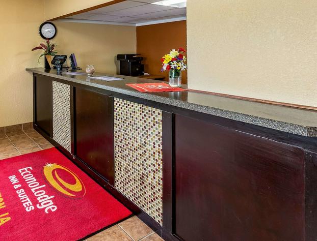 Econo Lodge Inn & Suites Newton hotel detail image 3