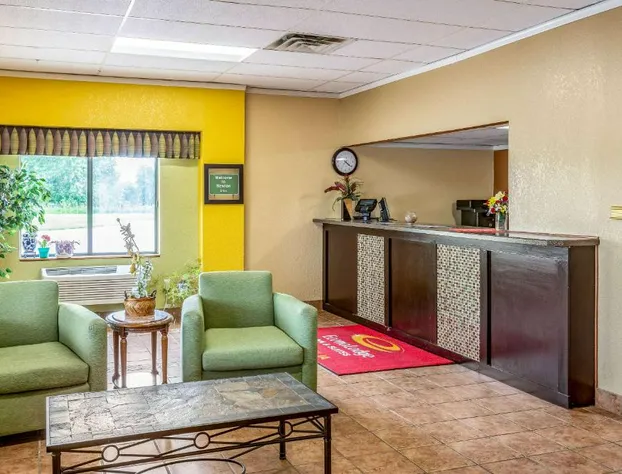 Econo Lodge Inn & Suites Newton hotel detail image 1