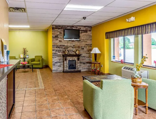 Econo Lodge Inn & Suites Newton hotel detail image 2