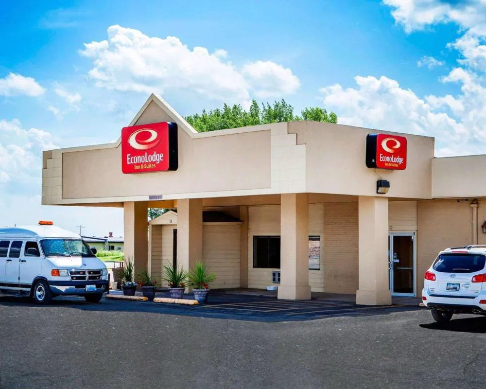 Econo Lodge Inn & Suites Newton hotel hero