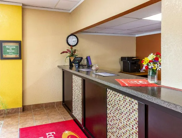 Econo Lodge Inn & Suites Newton hotel detail image 1