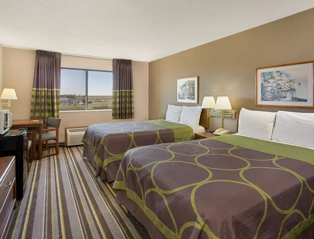 Super 8 by Wyndham Charles City hotel detail image 4