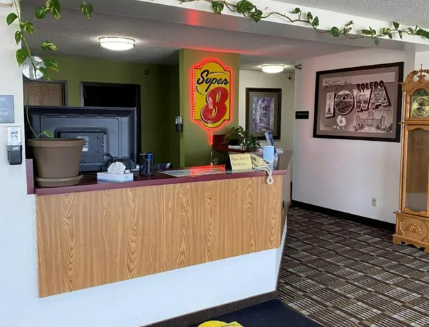 Super 8 by Wyndham Toledo hotel detail image 3