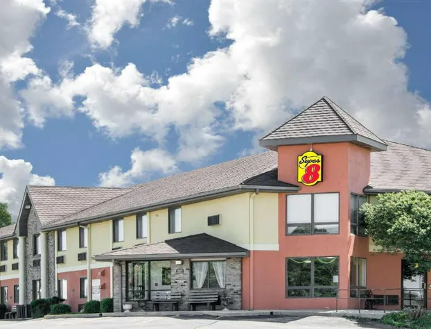 Super 8 by Wyndham Toledo hotel detail image 1