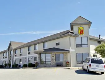 Super 8 by Wyndham Toledo hotel detail image 1