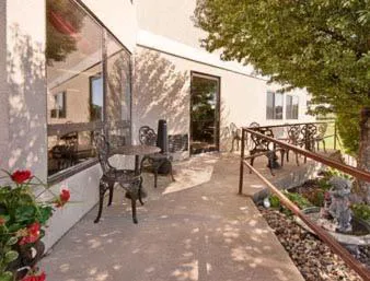 Super 8 by Wyndham Toledo hotel detail image 3