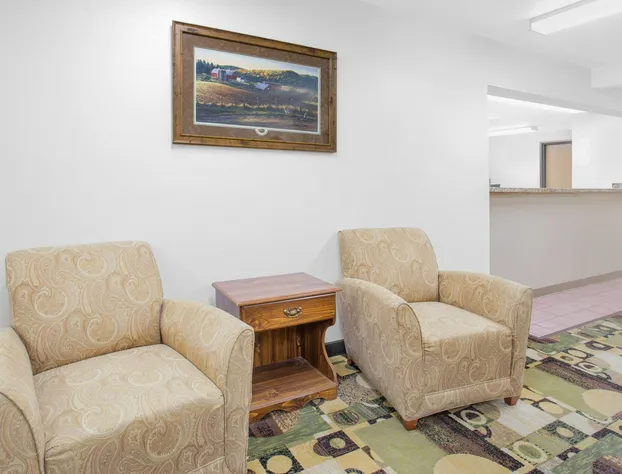 Super 8 by Wyndham Independence IA hotel detail image 2