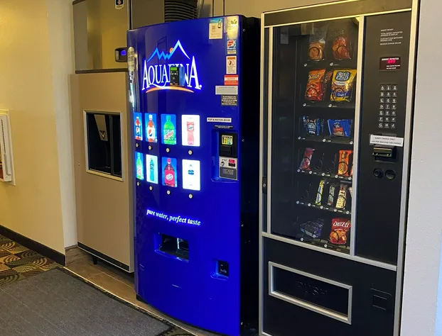 Super 8 by Wyndham Independence IA hotel detail image 4