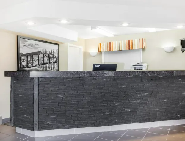 Super 8 by Wyndham Stettler hotel detail image 1