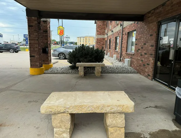 Super 8 by Wyndham Independence KS hotel detail image 2