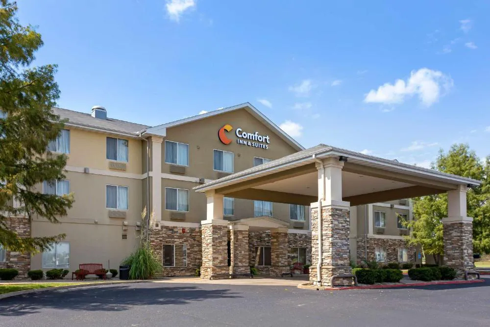 Comfort Inn & Suites Pittsburg KS hotel hero