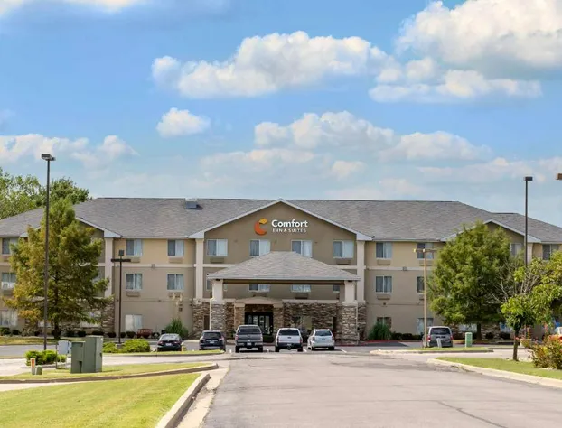 Comfort Inn & Suites Pittsburg KS hotel detail image 2