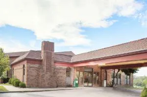 Super 8 by Wyndham Atchison hotel hero