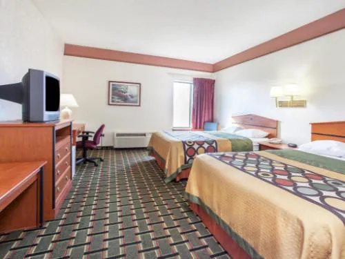 Super 8 by Wyndham Atchison hotel detail image 1