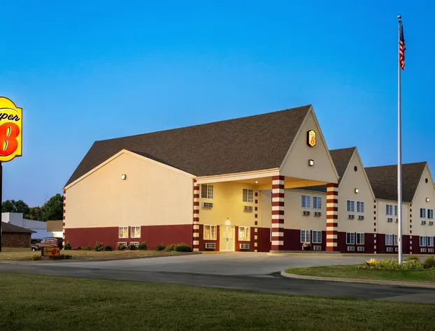 Super 8 by Wyndham Holton hotel detail image 1