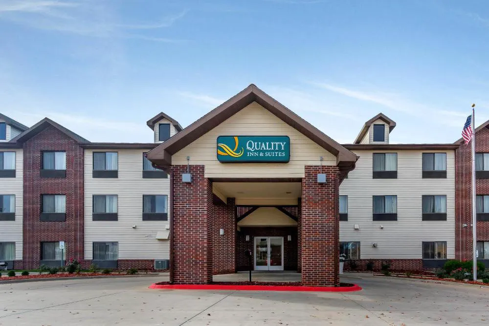 Comfort Inn & Suites hotel hero